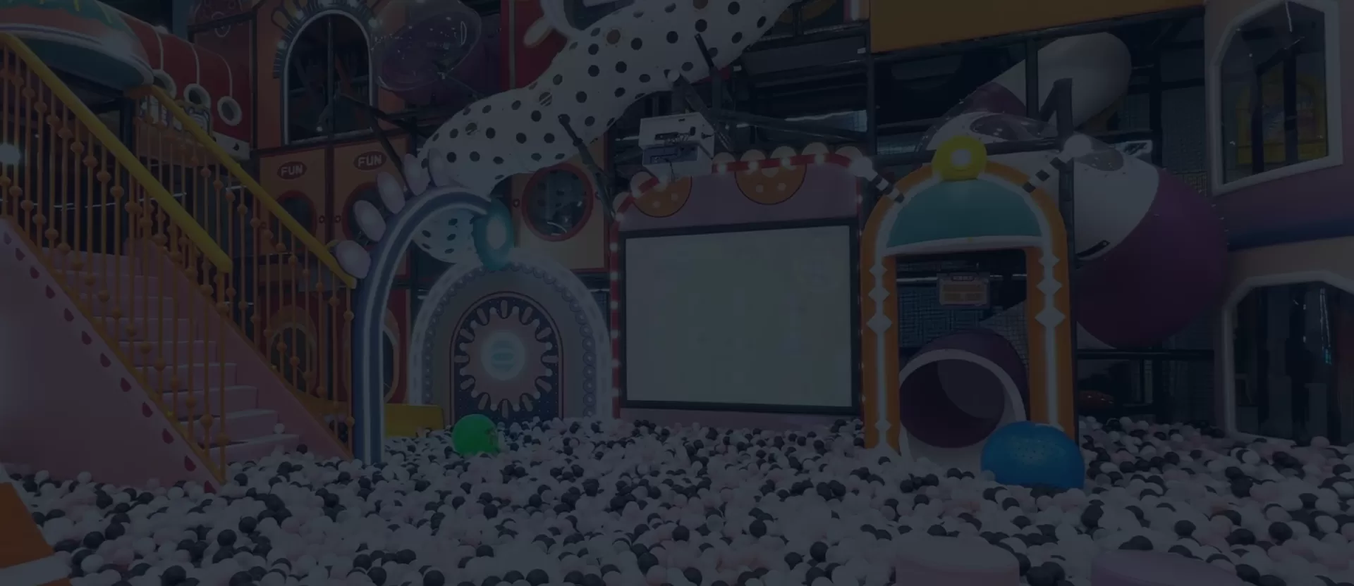 معرض مشاريع ملعب هايبر الداخلي
